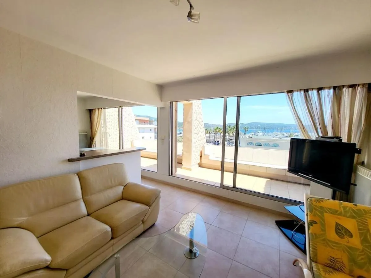 Superbe Appartement T3 Vue Mer En Centre Ville A 5 Minutes A Pied De La Place Cavalaire-sur-Mer Apartment