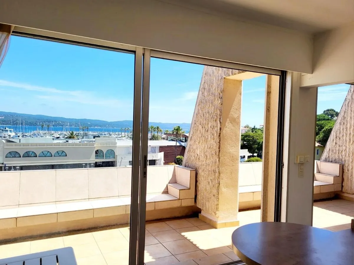Superbe Appartement T3 Vue Mer En Centre Ville A 5 Minutes A Pied De La Place Cavalaire-sur-Mer 0*,  France