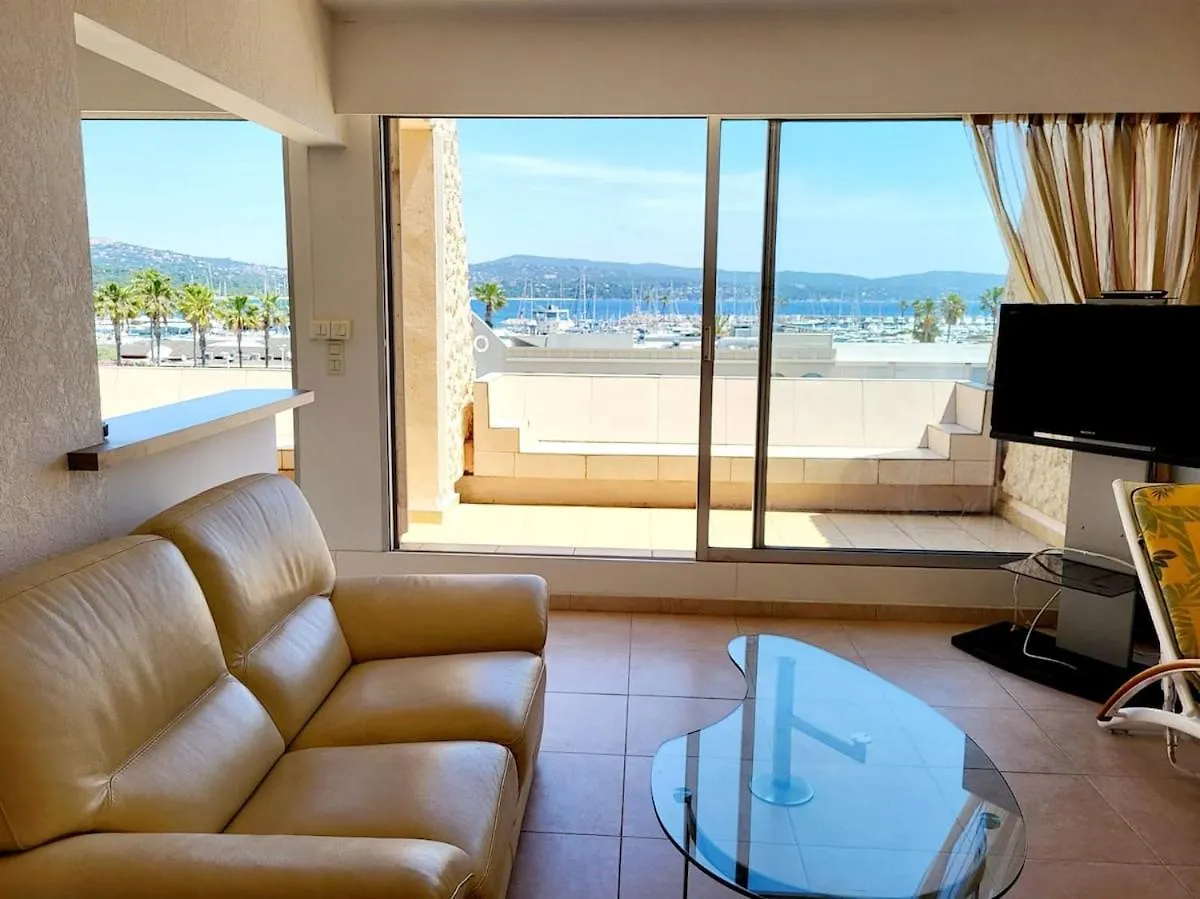 Superbe Appartement T3 Vue Mer En Centre Ville A 5 Minutes A Pied De La Place Cavalaire-sur-Mer