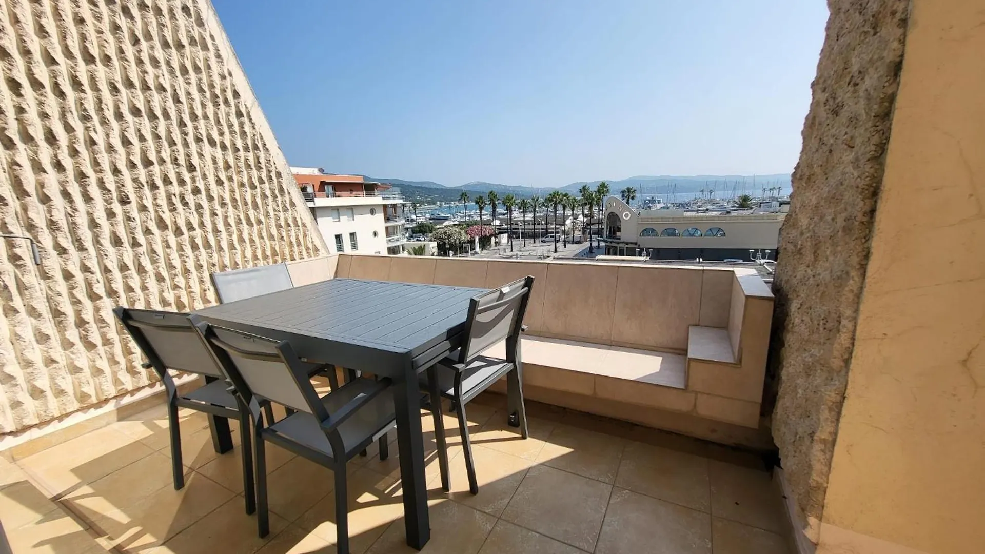 Superbe Appartement T3 Vue Mer En Centre Ville A 5 Minutes A Pied De La Place كافالير سور مير 0*, كافالير سور مير فرنسا